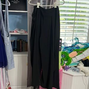 Black wide legged flowy pants